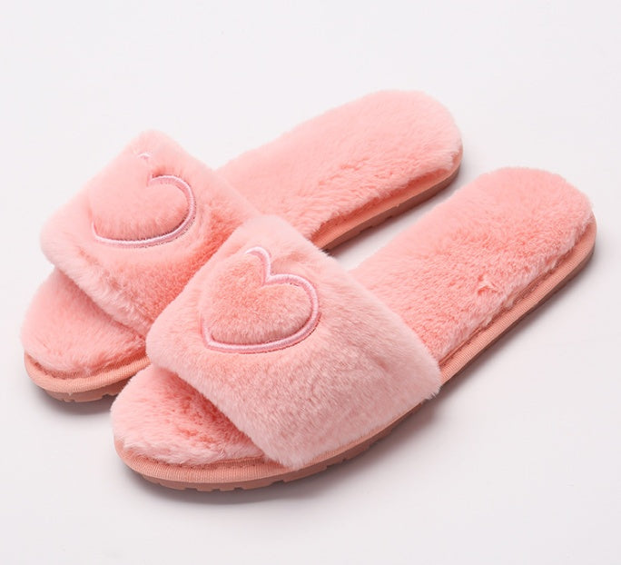 Chaussons mules en peluche cœur rose – Maison Cocon